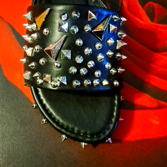 Jolimall Sandals - Picture 2 of 5